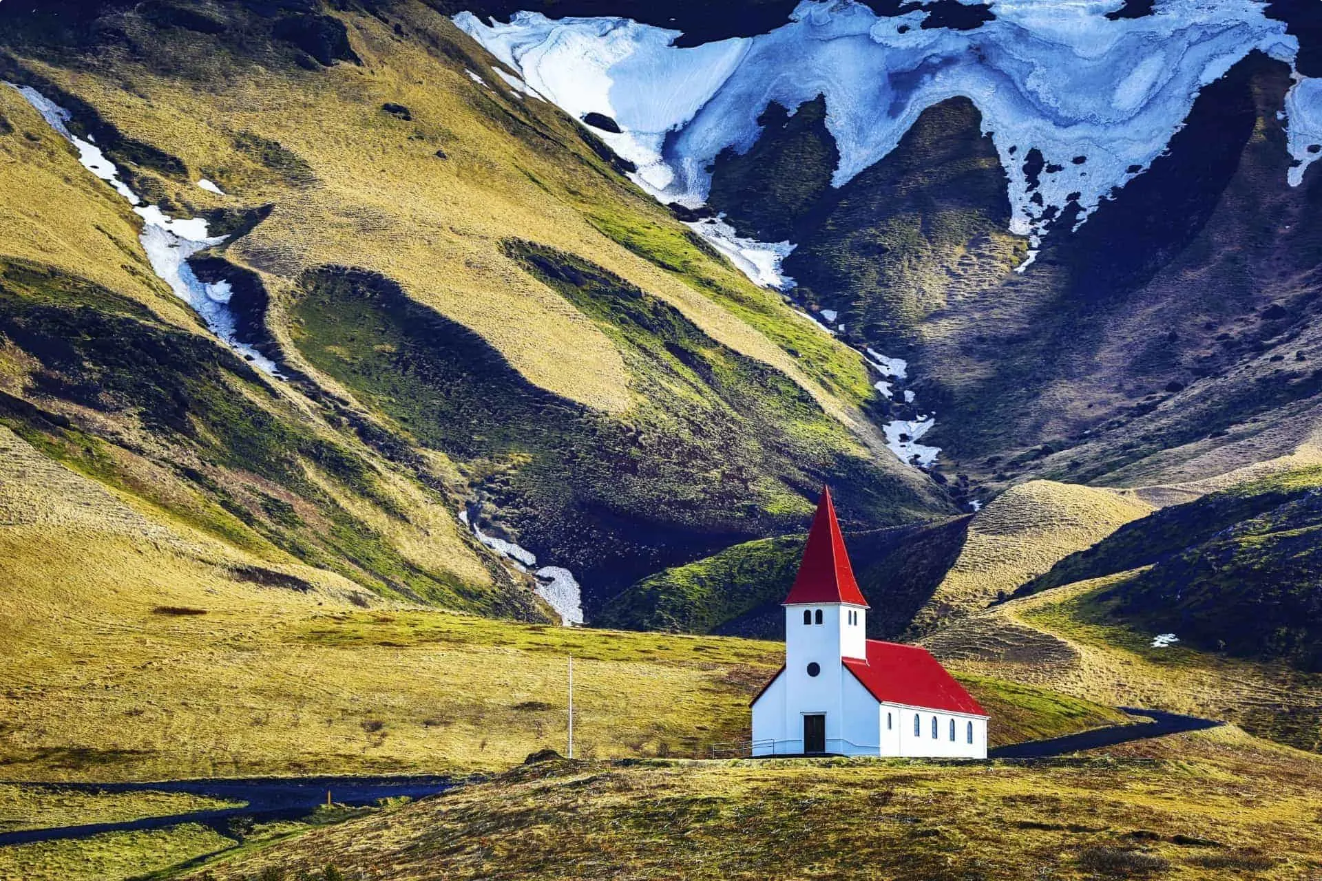 picture of church in iceland