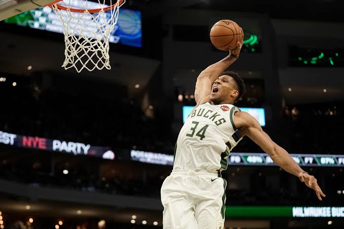 giannis dunking