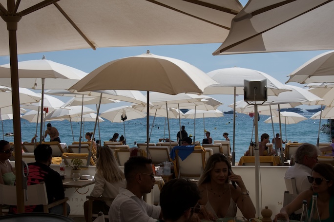 A picture of a French beach club.