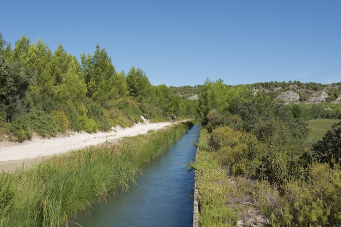 A picture of a stream in the countryside of France.